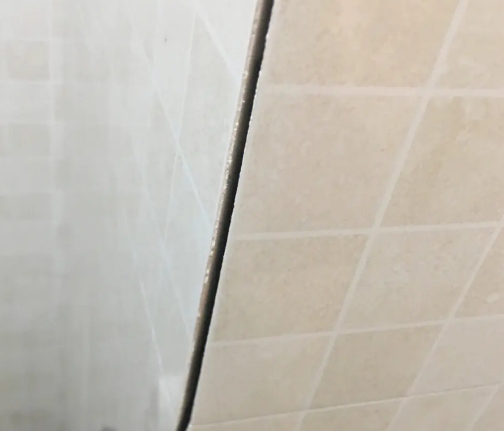 天全瓷砖空鼓维修公司分享阳台瓷砖脱落的修复过程可以分为以下几个步骤